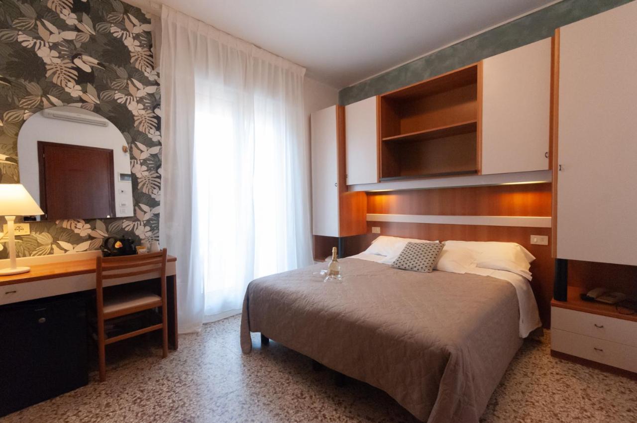 Crystal Hotel 3*